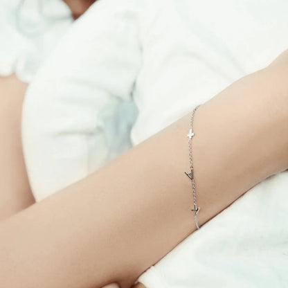 Personlig sideveis initialarmbånd