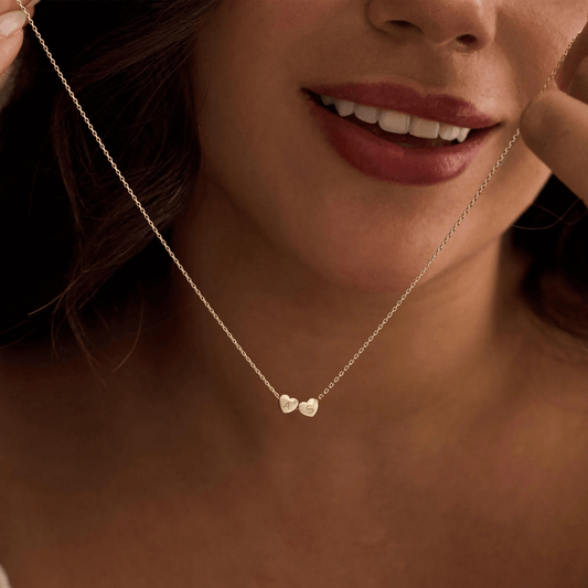 Personlig halskjede med hjerte og initial