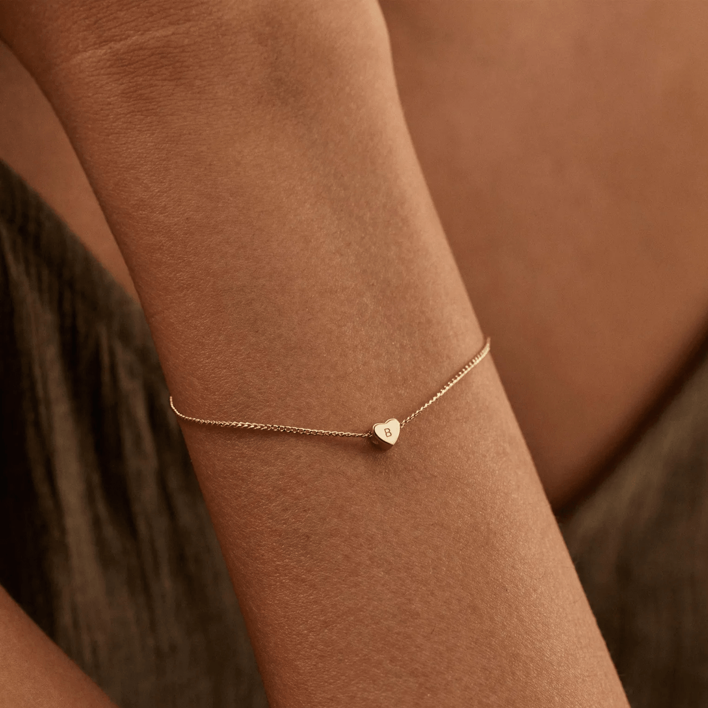 Personlig armbånd med hjerte og initial